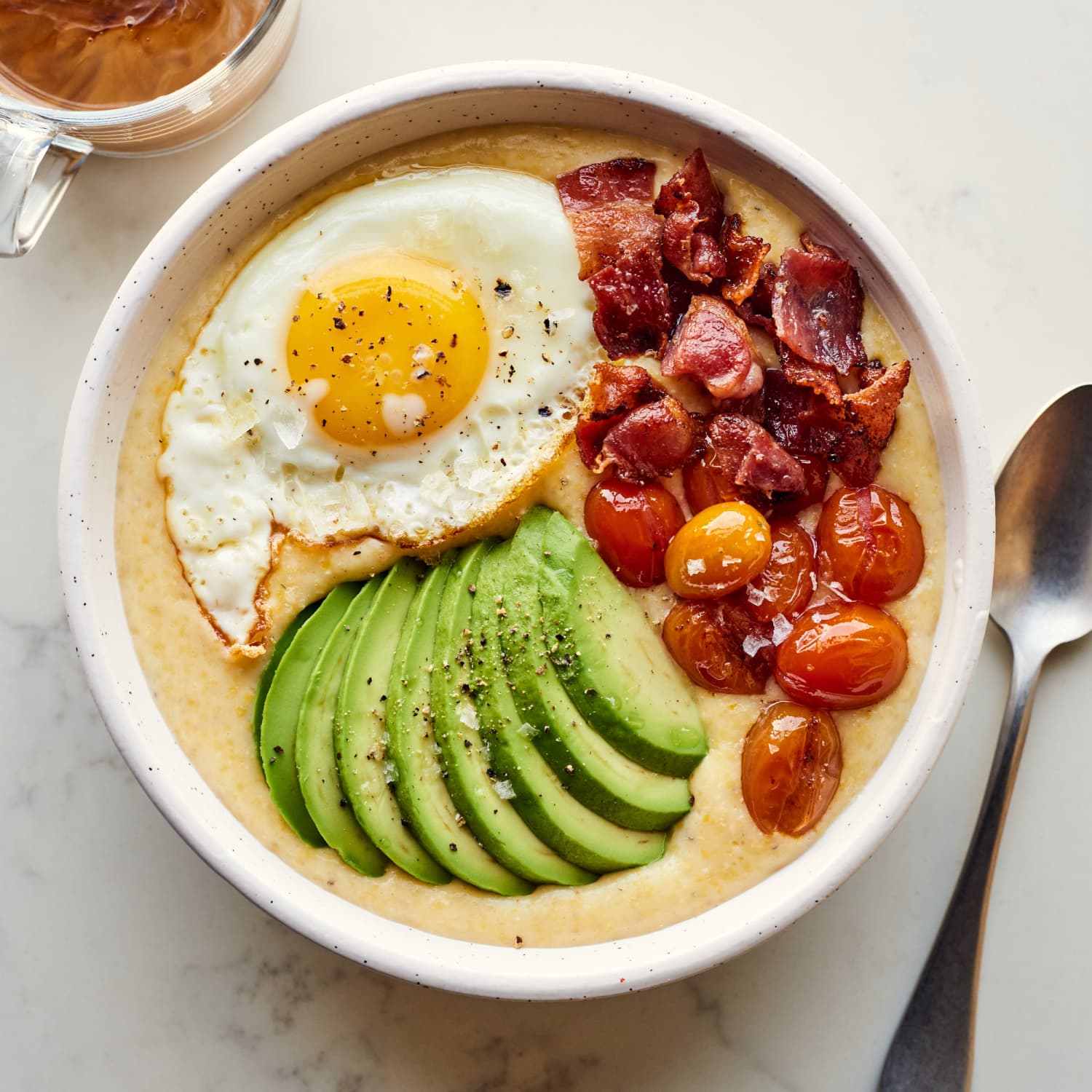 Cheesy Grits with Fried Eggs and Bacon